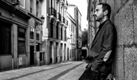 Moisés P. Sánchez, el pianista liminal en L'Esperança Coronada