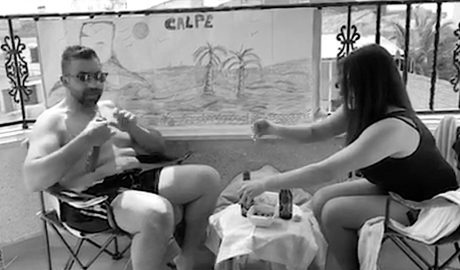 Los turistas que no han viajado: una familia ‘reproduce’ Calp en su casa de Albacete